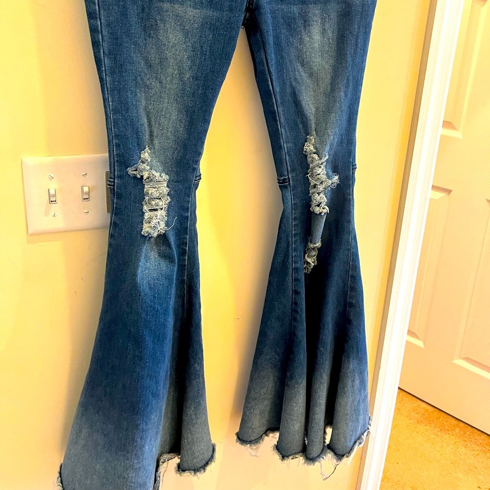 New w/out tags Turquise Haven denim bell bottoms sz small. Really wide bell.